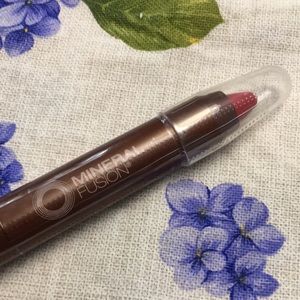 Mineral Fusion Smolder Lip Crayon